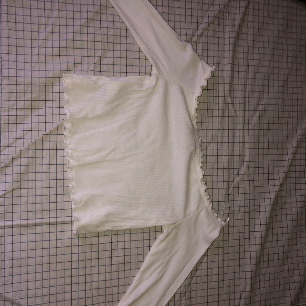 White long sleeve crop top